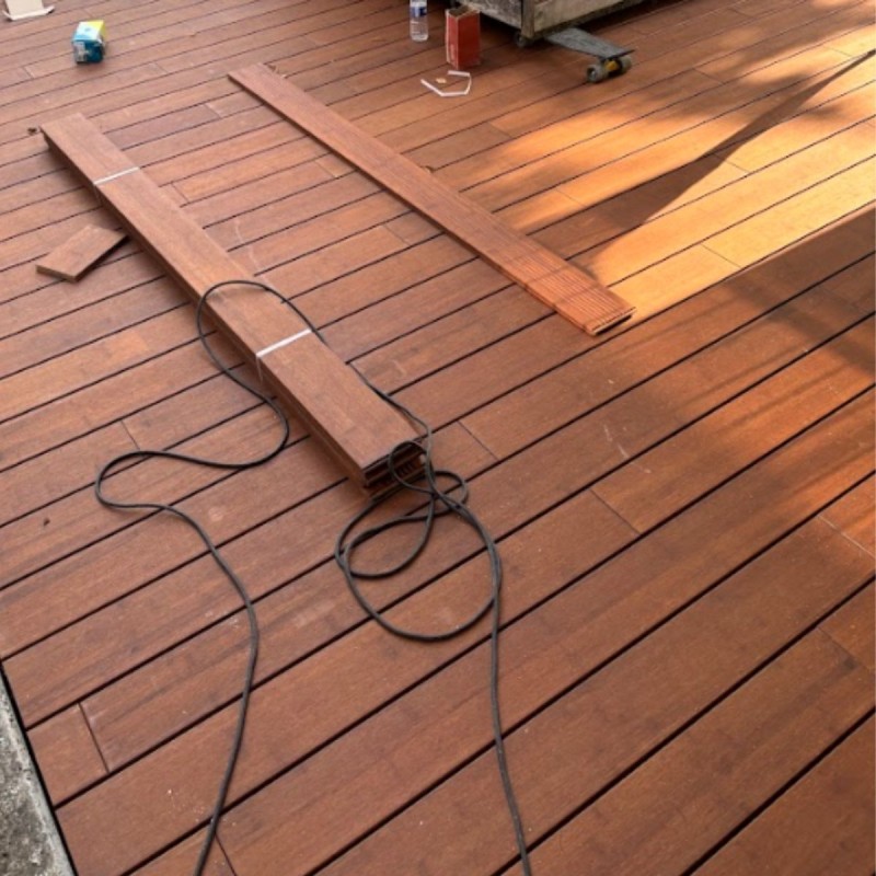 terrasse bambou noisette pose autour piscine