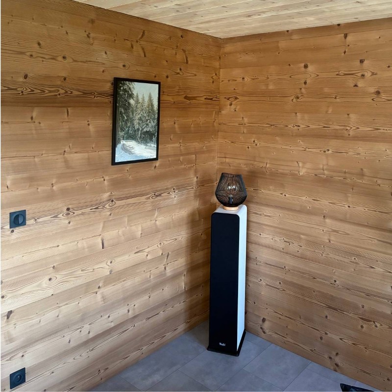 Lambris thermo-chauffé clair brossé en sapin du Nord 210 mm