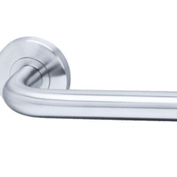 Poignée de porte inox sur rosaces Vachette LC1