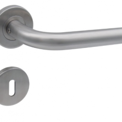 Poignée de porte inox mat sur rosaces 410 FD